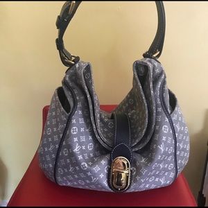 Beautiful  Authentic Louis Vuitton purse